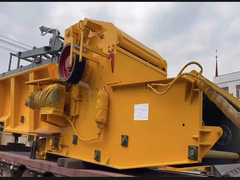 Grande crsuher completo di legno pronto a andare